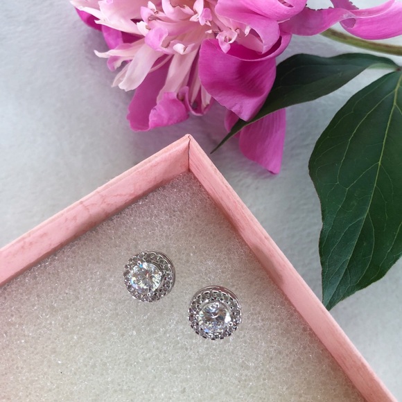 Zirconia Stud Earrings - Picture 5 of 8